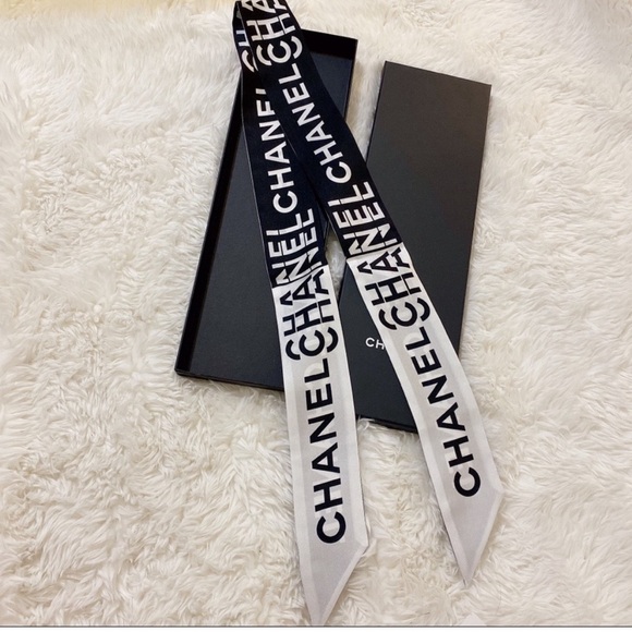 Chanel slim scarf! New condition with tags - Picture 2 of 6